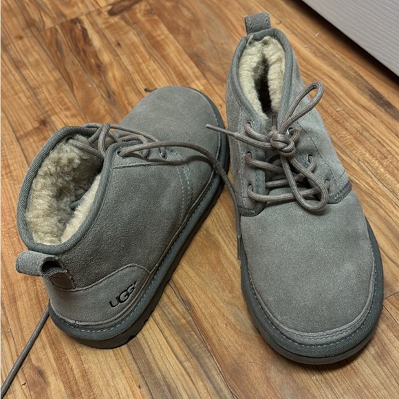 UGG Neumel Boots - Picture 1 of 2